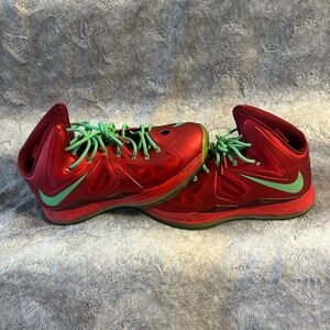 Nike LeBron 10 Christmas size 12 Euc